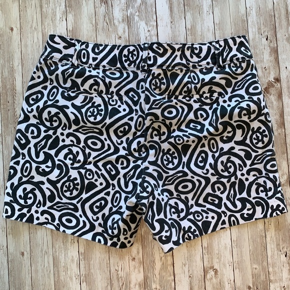 Isaac Mizrahi black white print shorts red inseam - Picture 2 of 3